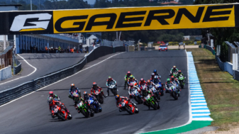 Scott-Redding-Michael-Ruben-Rinaldi-Aruba.it-Ducati-Panigale-V4R-holeshot-@-WSBK-Estoril-PORT-2021-05-29